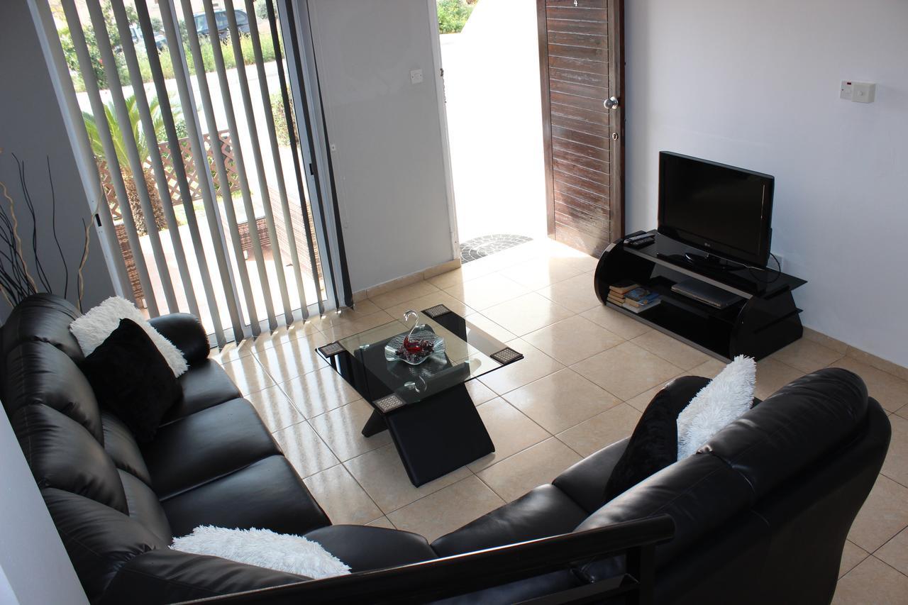 Diana Townhouse 2 Lägenhet Paphos Exteriör bild